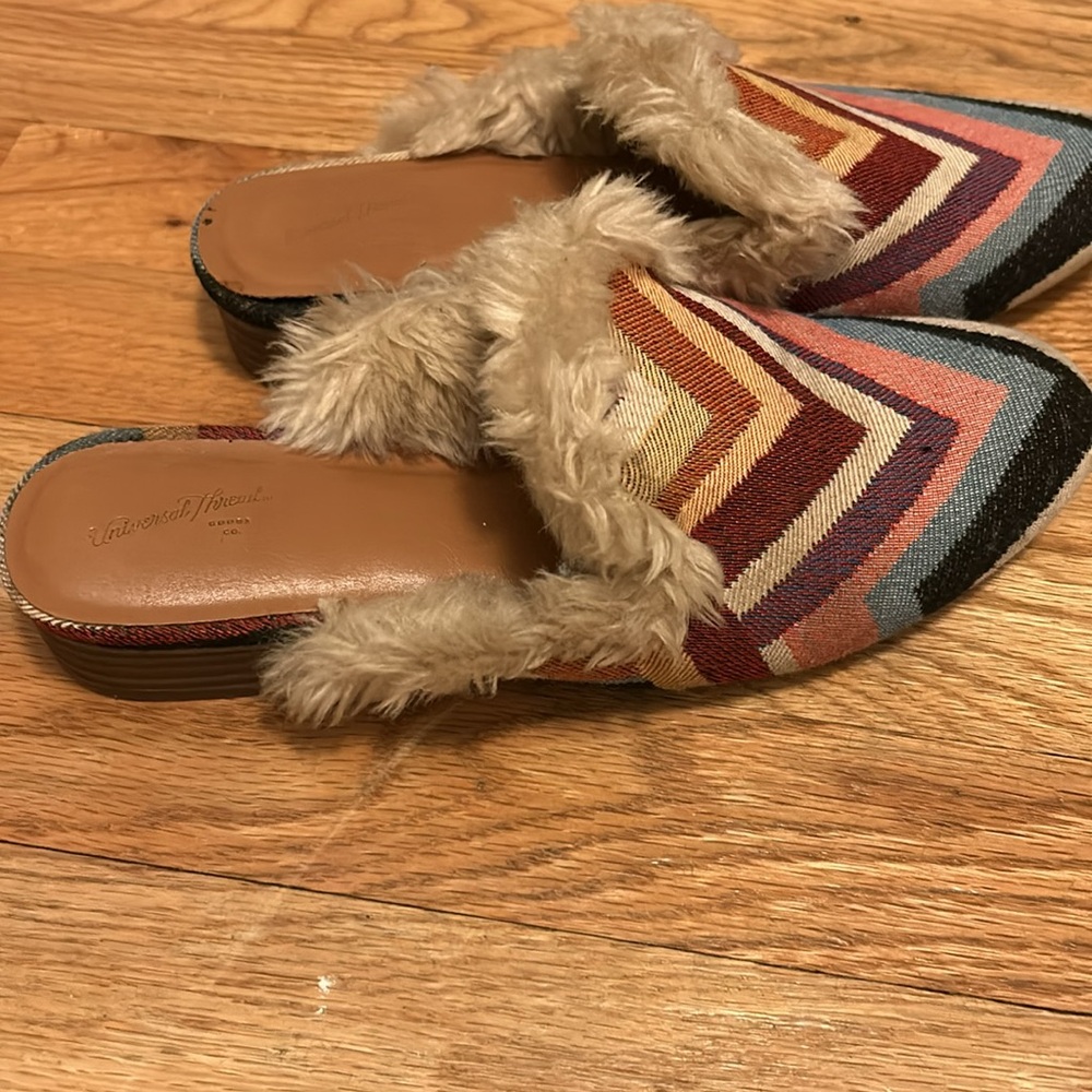 Universal Threads fleece lined slides multi color Size 7 1/2